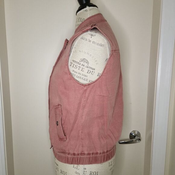 Buttonup Sleeveless Denim Jacket - Picture 3 of 8